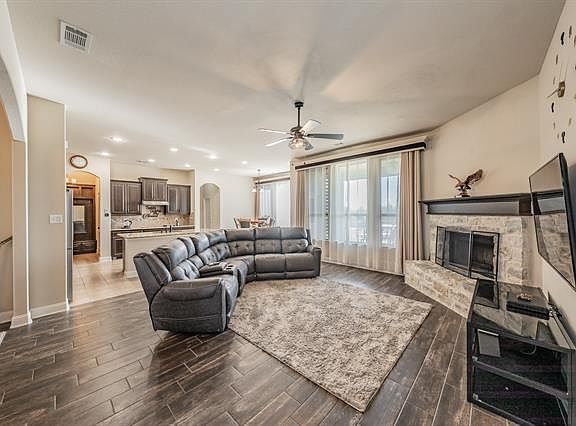 4th image of 3055 Valley Oak Ln