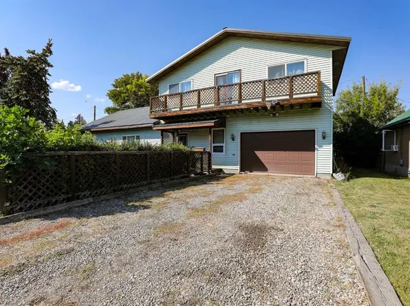 11 South St #E, Pincher Creek, AB T0K 1W0