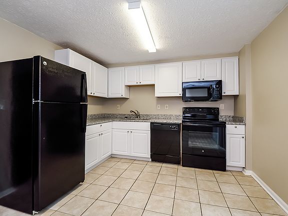 4th image of 2868 Chatsworth Way