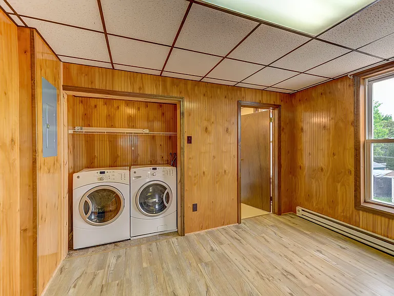 Laundry / office