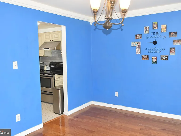 4557 King Edward Ct — Photo 8