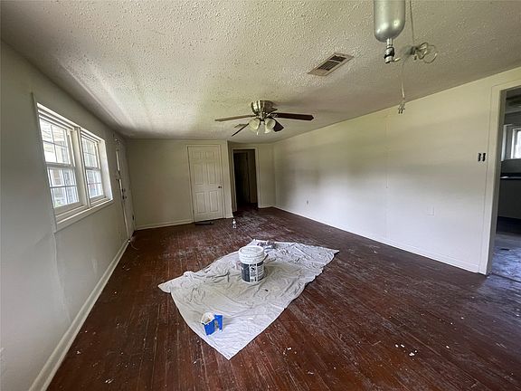 3rd image of 2812 Patricia Dr
