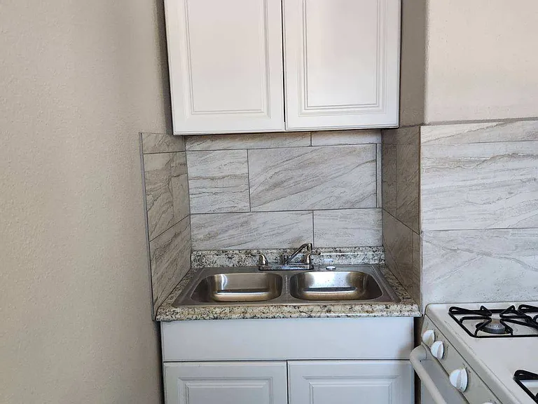 301 W 44th St #3 — Photo 10