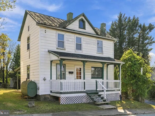 317 W Academy St, Charles Town, WV 25414
