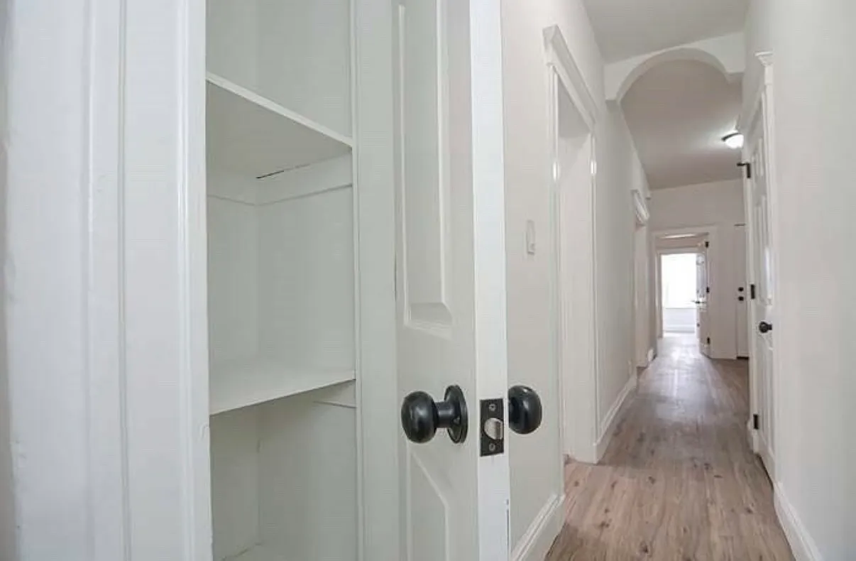 2 bed, 896 sqft, $3,000 — Photo 3