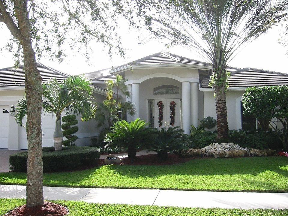 1st image of 2651 Edgewater Dr