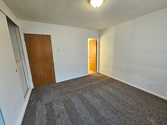 4th image of 615 S Alder St #8