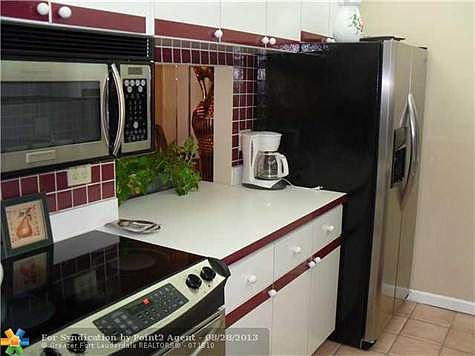 4th image of 6201 Bay Club Dr APT 4