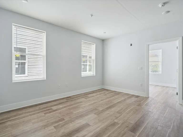 748 N 40th St — Photo 25