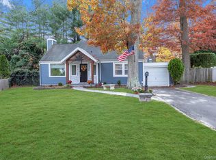 16 Piermont Ct, Melville, NY 11747