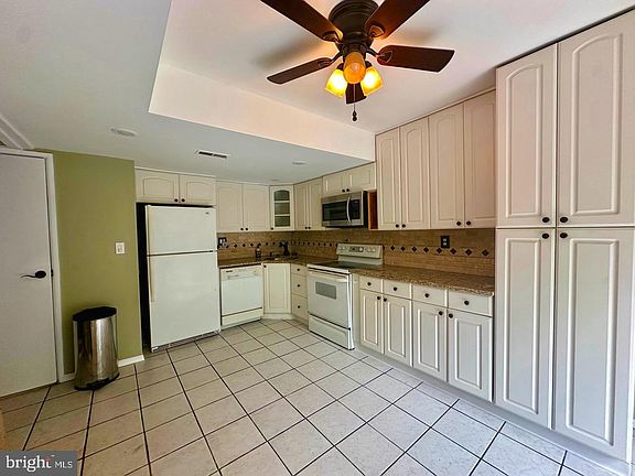 4th image of 49 Park Vallei Ln #49
