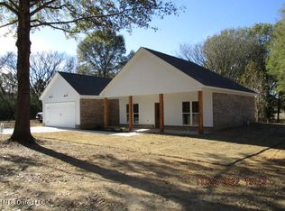 70 McComb Rd, Senatobia, MS 38668