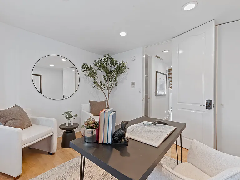 9501 W Olympic Blvd — Photo 16