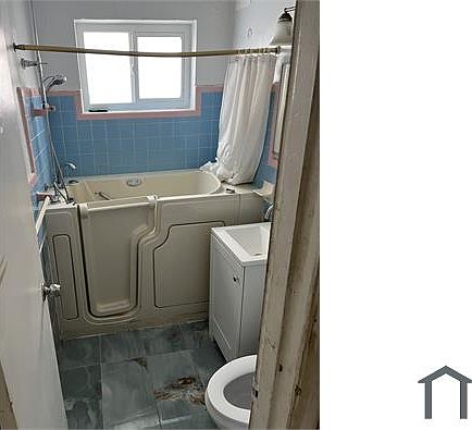 4th image of 12220 NE Miami Pl