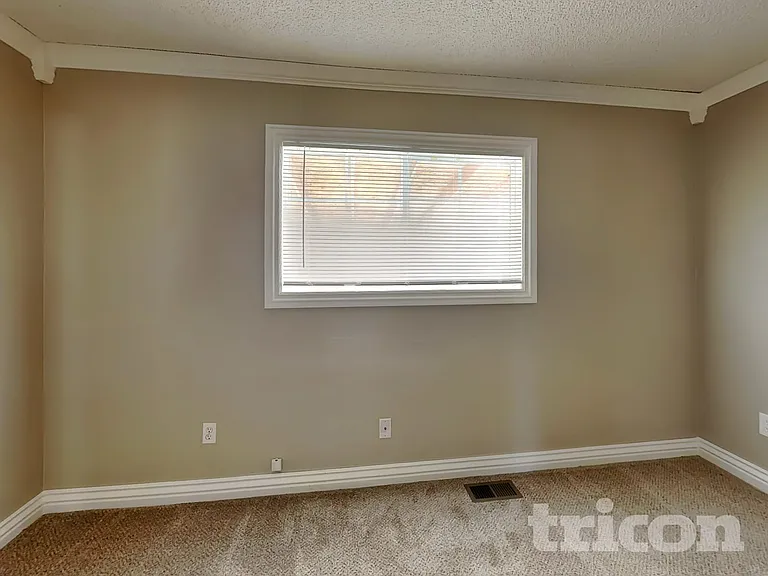 1676 Genoa St — Photo 7