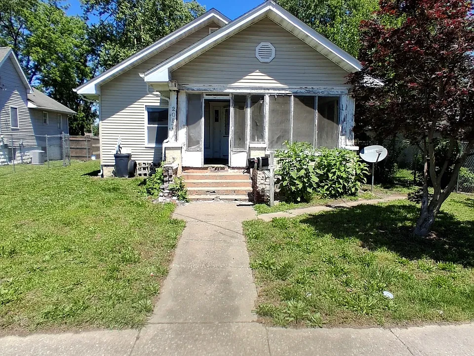 205 E Saint Louis St