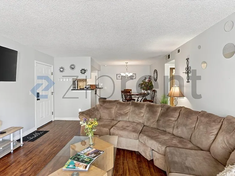 8225 Fairmount Dr — Photo 3