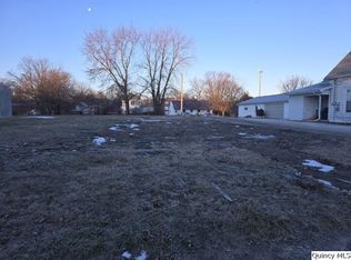 220 S Washington St, Carthage, IL 62321