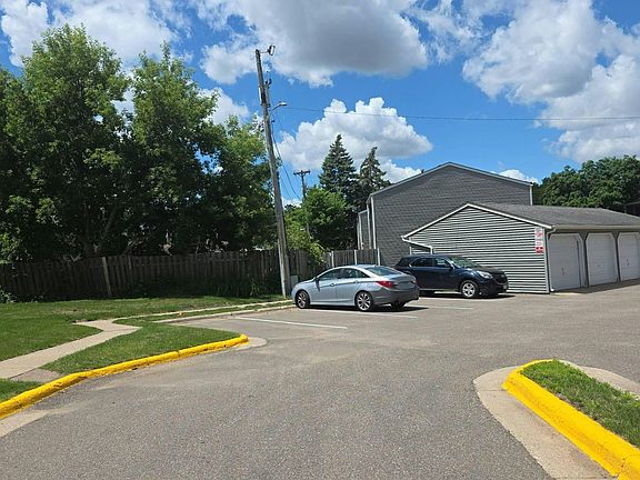 4th image of 417 Robert St S