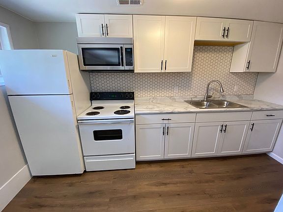 4th image of 1116-1118 Holloway St #28
