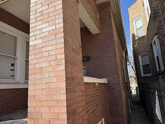 4th image of 1044 W Marquette Rd