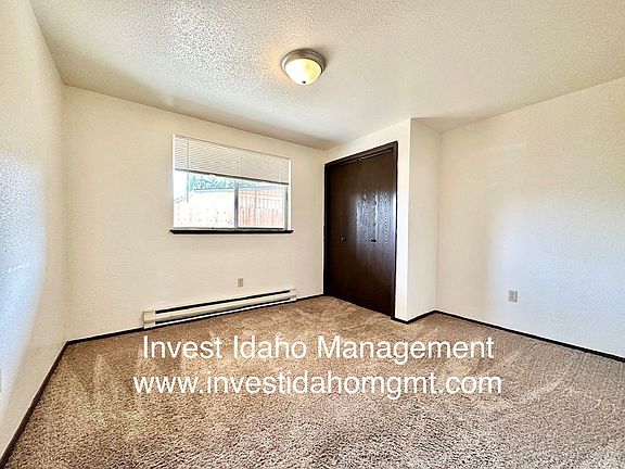 4th image of 1097 W Melrose St #123