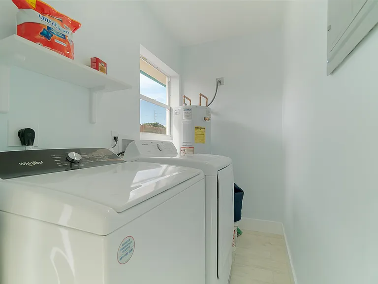 1332 Longwood St #1 — Photo 26