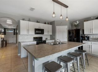 420 SW 23rd Ter, Cape Coral, FL 33991