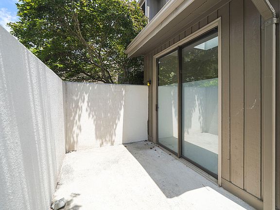 5th image of 6 Weybridge Pl
