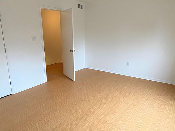 5th image of 7542 Whitcomb St #C