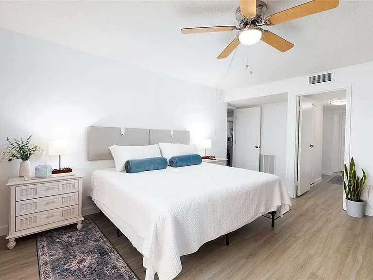 11000 Gulf Blvd #1002 — Photo 25