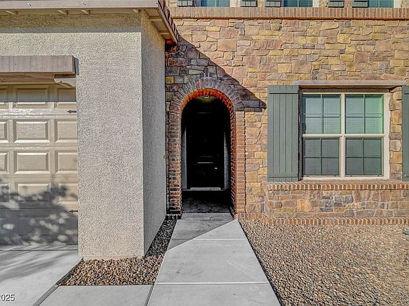 5th image of 824 Bluebird Hill Ave