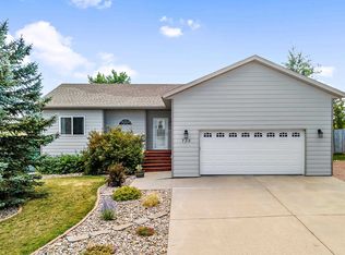 735 Field View Dr, Rapid City, SD 57701