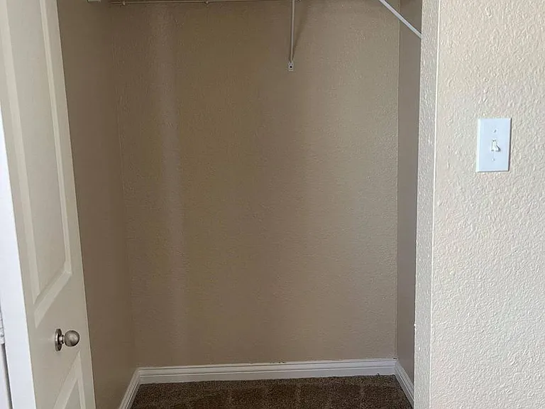 Fox Brook Apartments — Photo 29