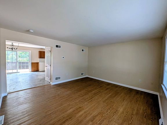 3rd image of 1816 Lakeside Dr