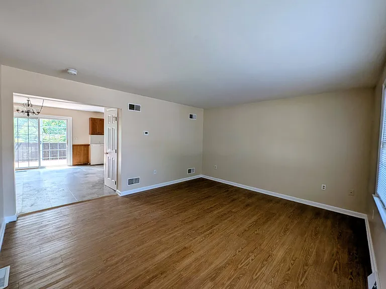 1816 Lakeside Dr — Photo 3