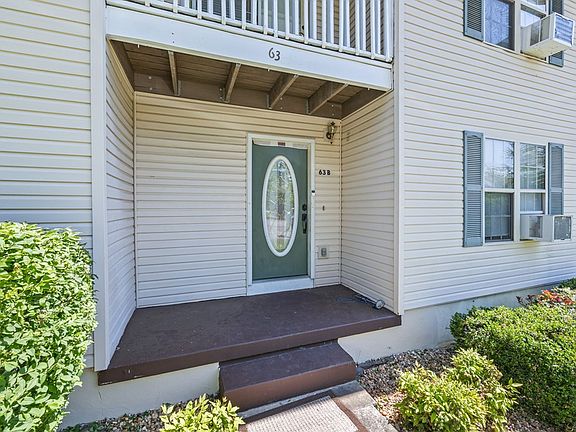 3rd image of 63 NE Eastgate Cir #B