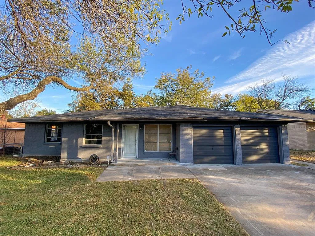 3312 Shorewood Dr photo 1