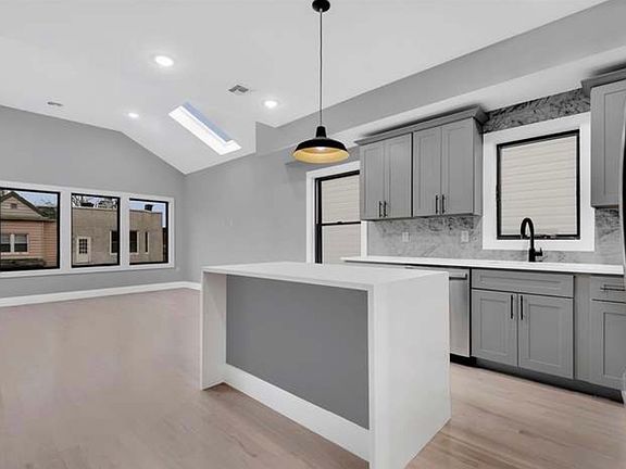 5th image of 131 Congress St #2