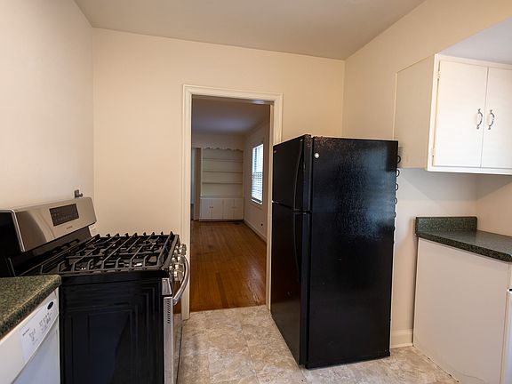 3rd image of 2818 Robin Hood Dr