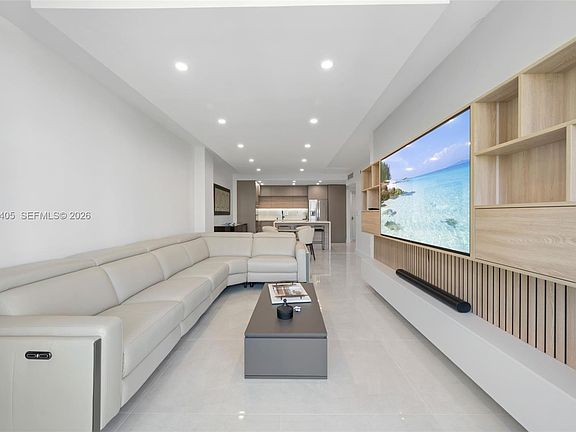 5th image of 19370 Collins Ave APT 507