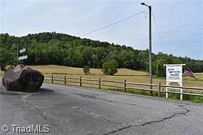 4th image of 71 Grandview Cir