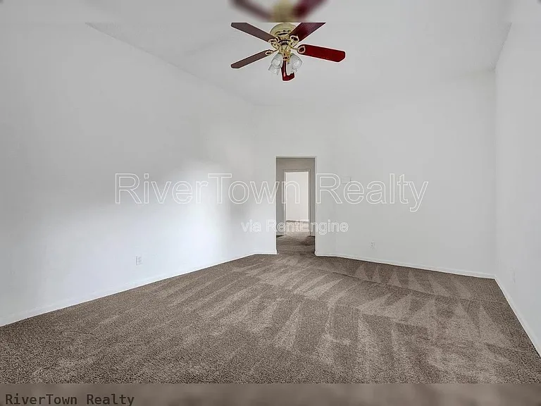 439 Simpson Ave — Photo 11