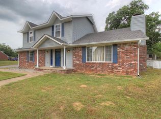 800 Oak Ridge Dr, Sand Springs, OK 74063