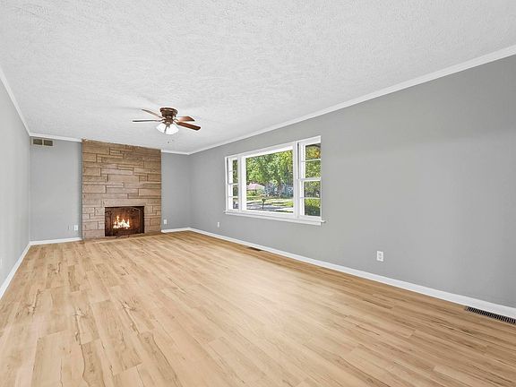 3rd image of 709 W Cromer Ave
