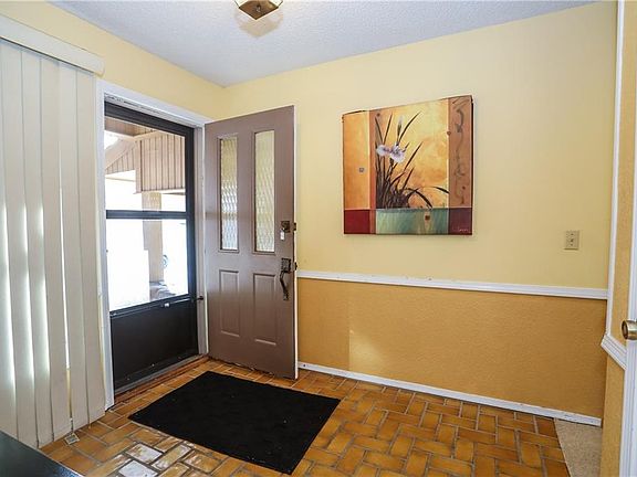 4th image of 4 Bentley Ln