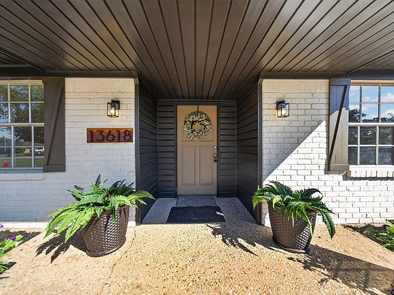 5th image of 13618 Indian Dr