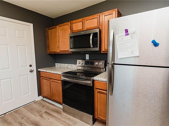 5th image of 415 E Ellawood Ave