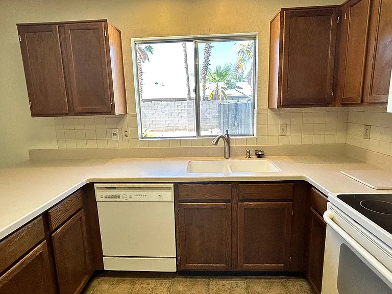 9002 W Malapai Dr — Photo 5