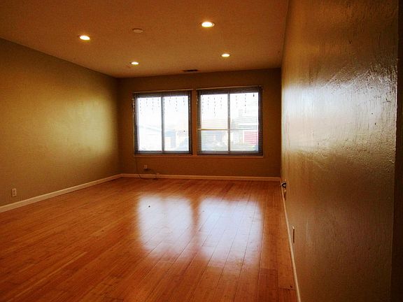 3rd image of 618 Gellert Blvd